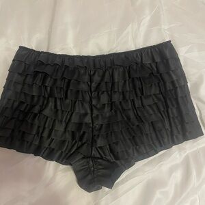 Windsor Elegant Black Quilted Shorts